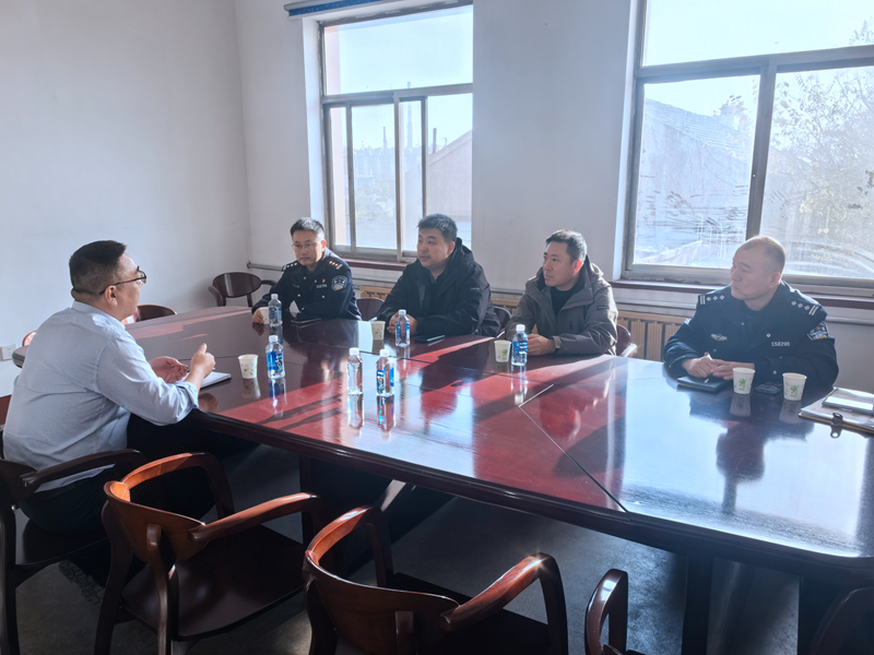 治安支队到中国石化销售公司走访座谈.jpg